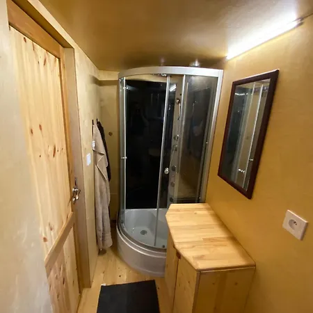 Mini S Rybnickem A Saunou ロッジ